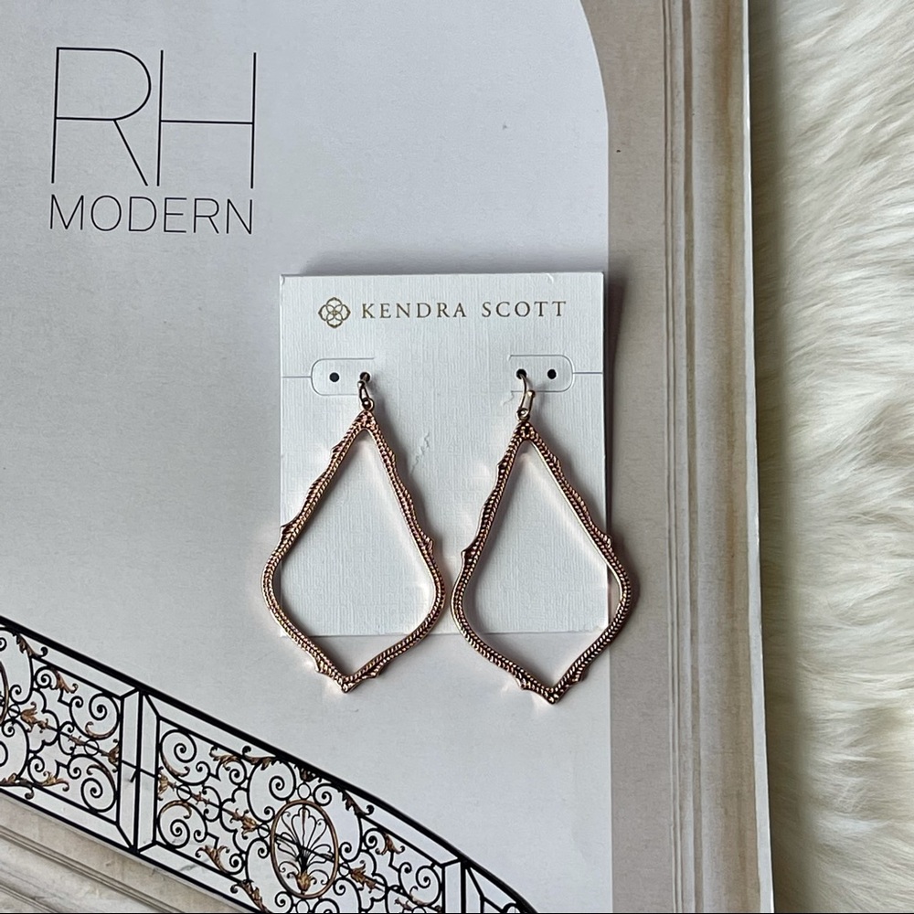 Rose Gold Sophie drop earrings - Picture 2 of 7